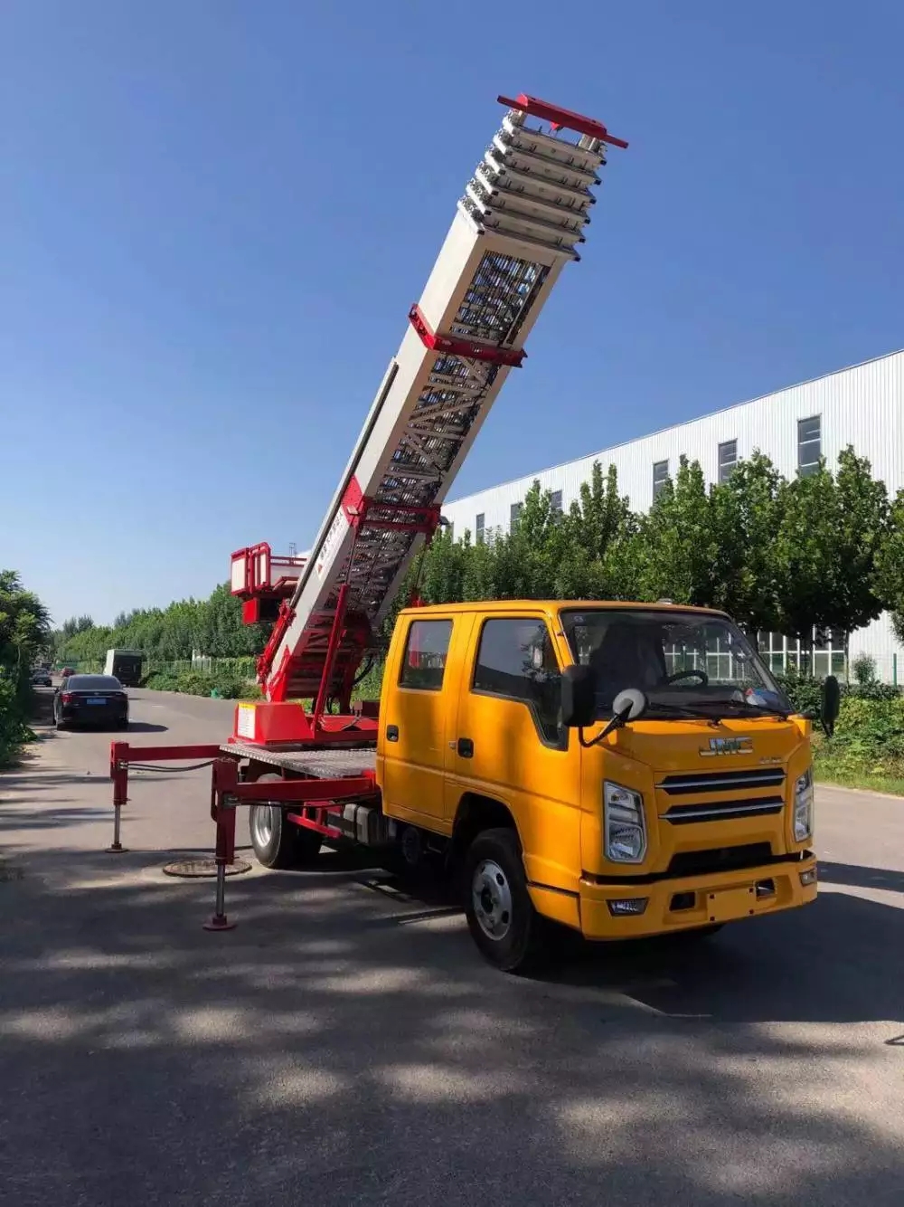 怀集附近的云梯车出租服务：轻松解决高空作业需求