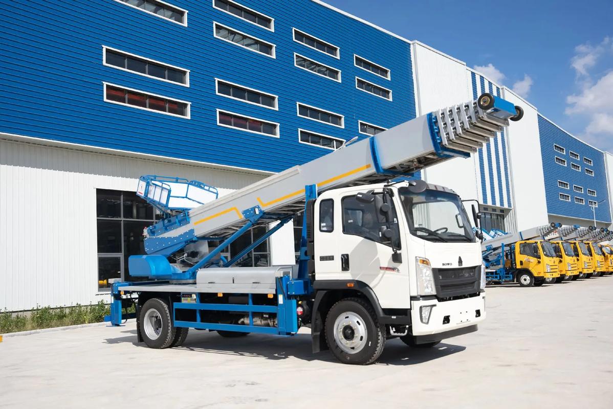 怀集出租云梯车高空作业车 建筑垃圾搬运